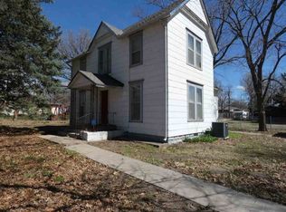 414 Central Ave, Newton, KS 67114