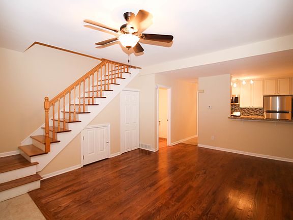 2nd image of 1011 N La Salle Dr