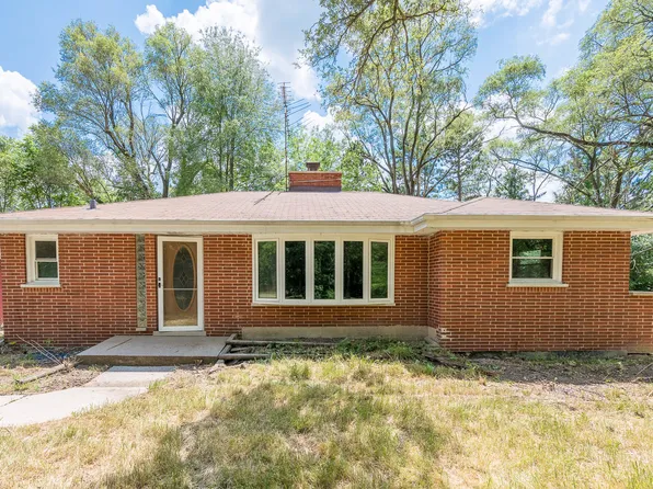 3235 E Red Oak Ln, Crete, IL 60417