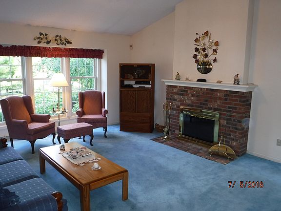 3rd image of 18 Upper Wedgewood Ln