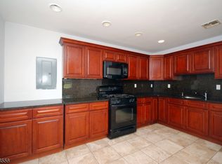 102-104 W Main St, Clinton, NJ 08809