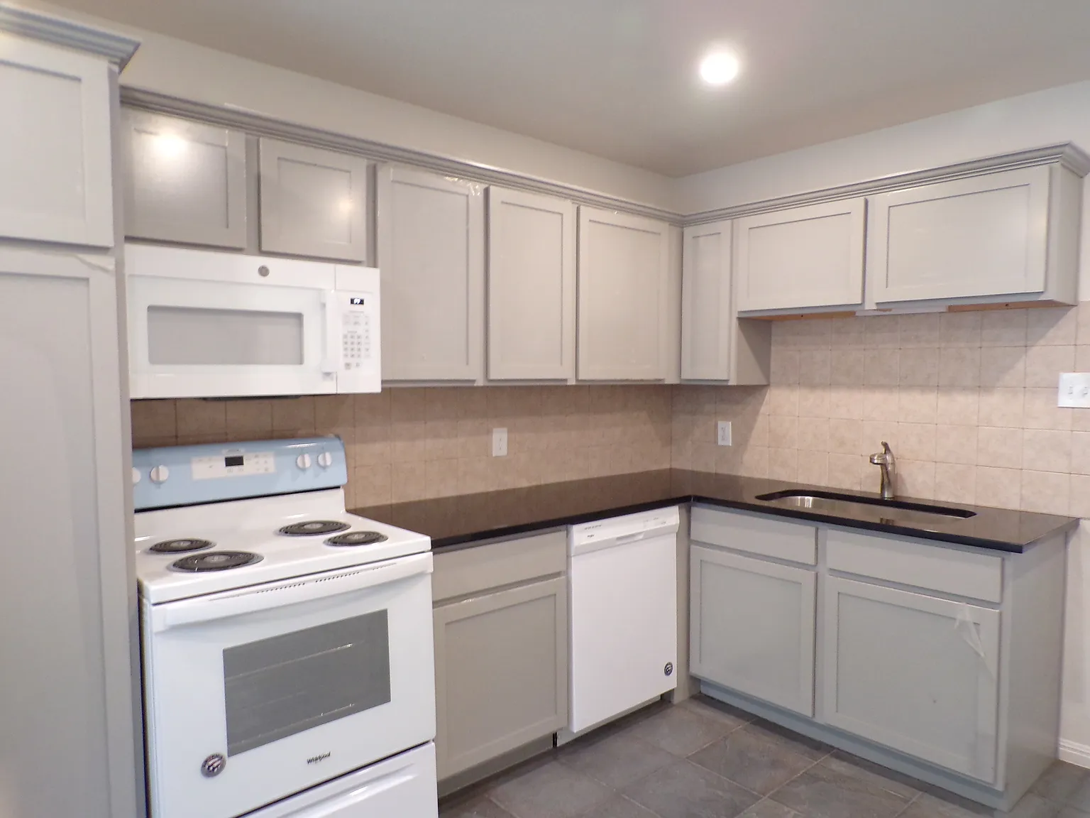 2 bed, 874 sqft, $1,050 — Photo 2