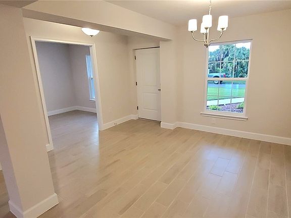 3rd image of 512 Lone Star Ln