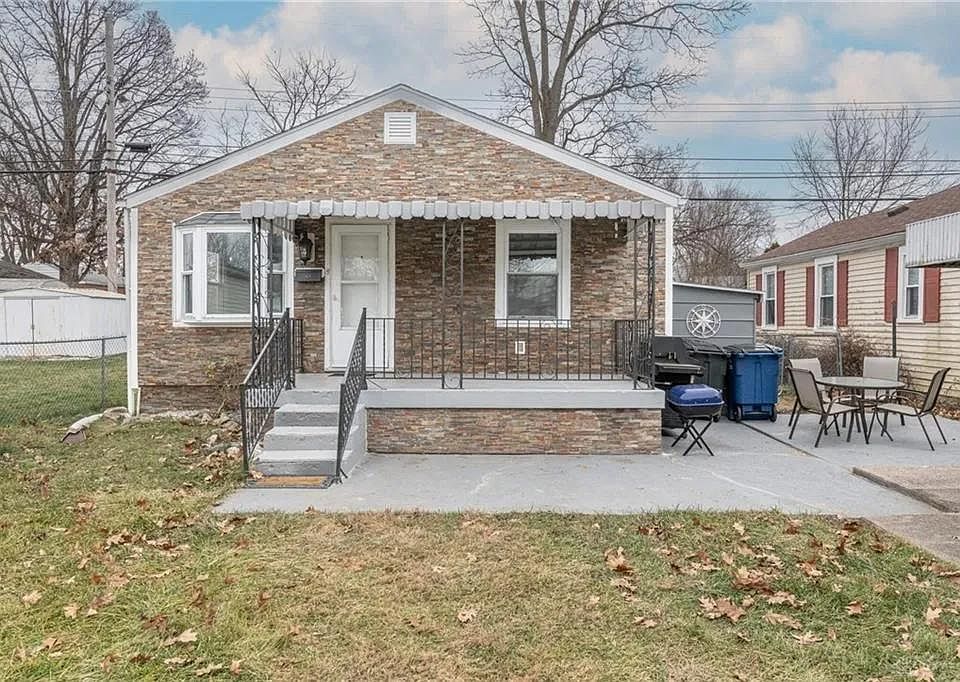 1st image of 2832 Ferncliff Ave