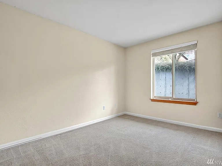 4425 Greenwood Ave N #105 — Photo 10