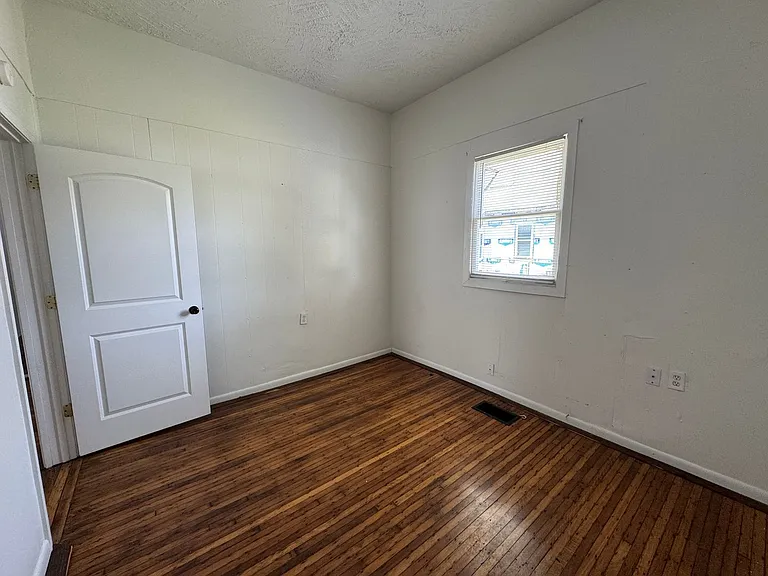 210 N Richland St — Photo 14
