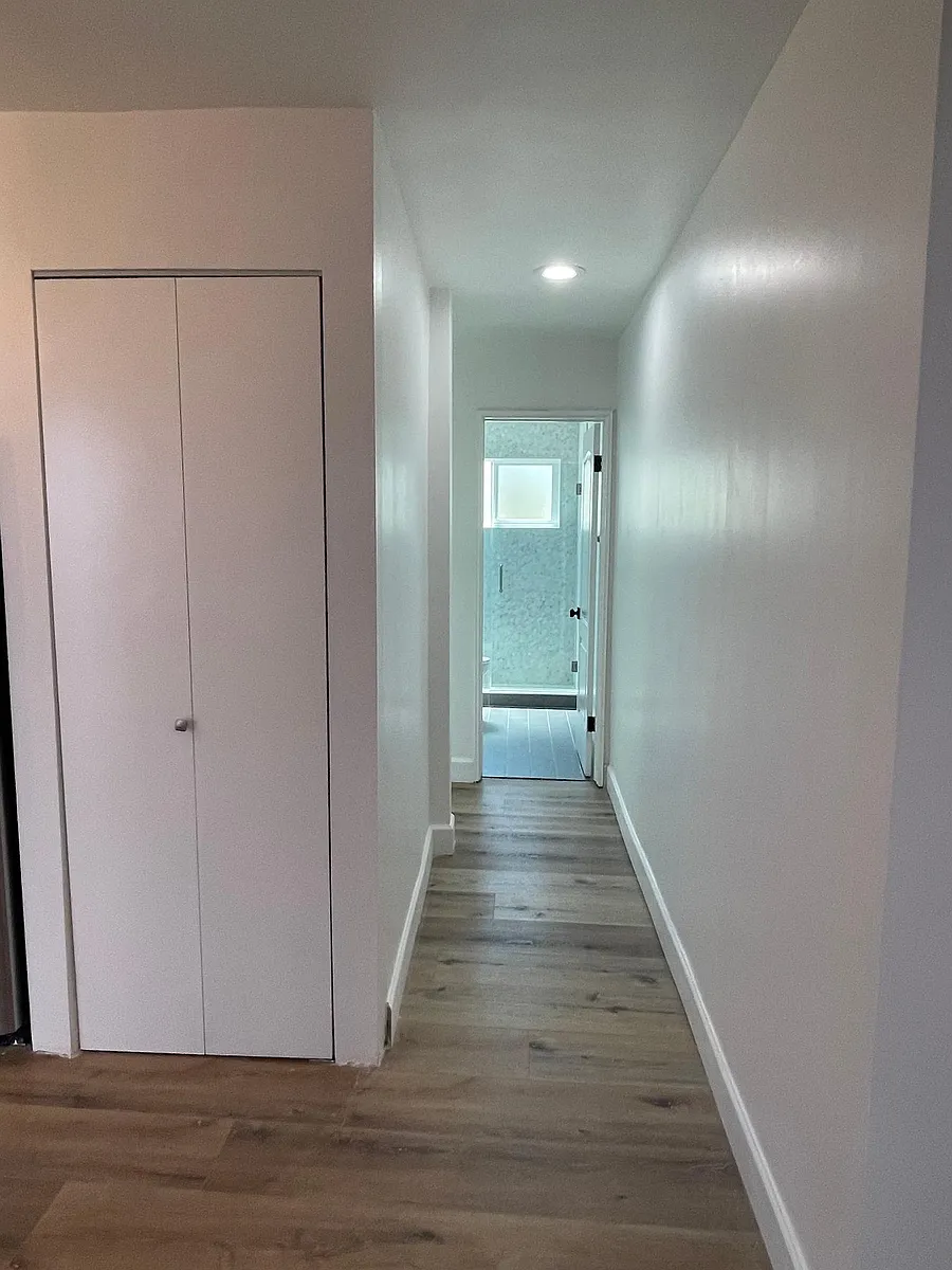 Building Photo - 1221 Horn Ave #4