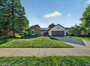 5069 Prentis Dr, Troy, MI 48085