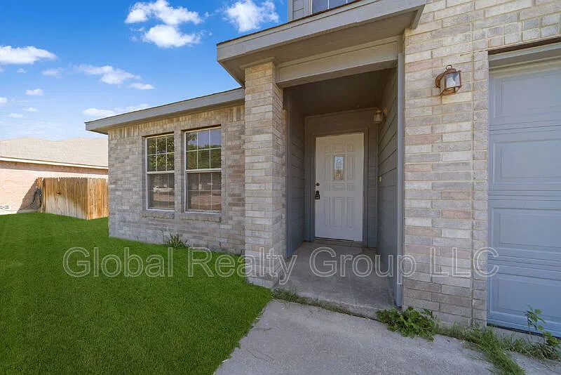 4 bed, 2.5 bath, 2476 sqft, $1,850 — Photo 4