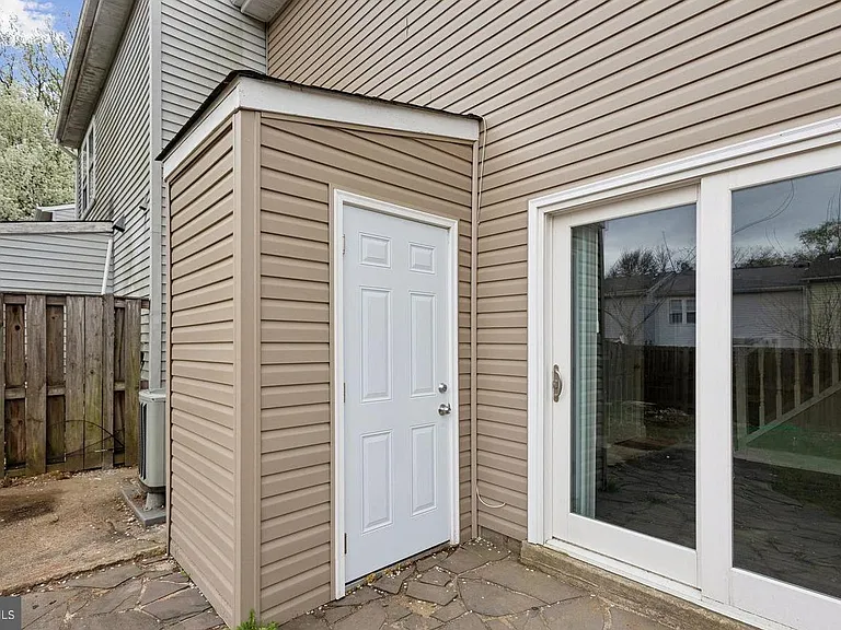 9490 Mooregate Ct — Photo 32