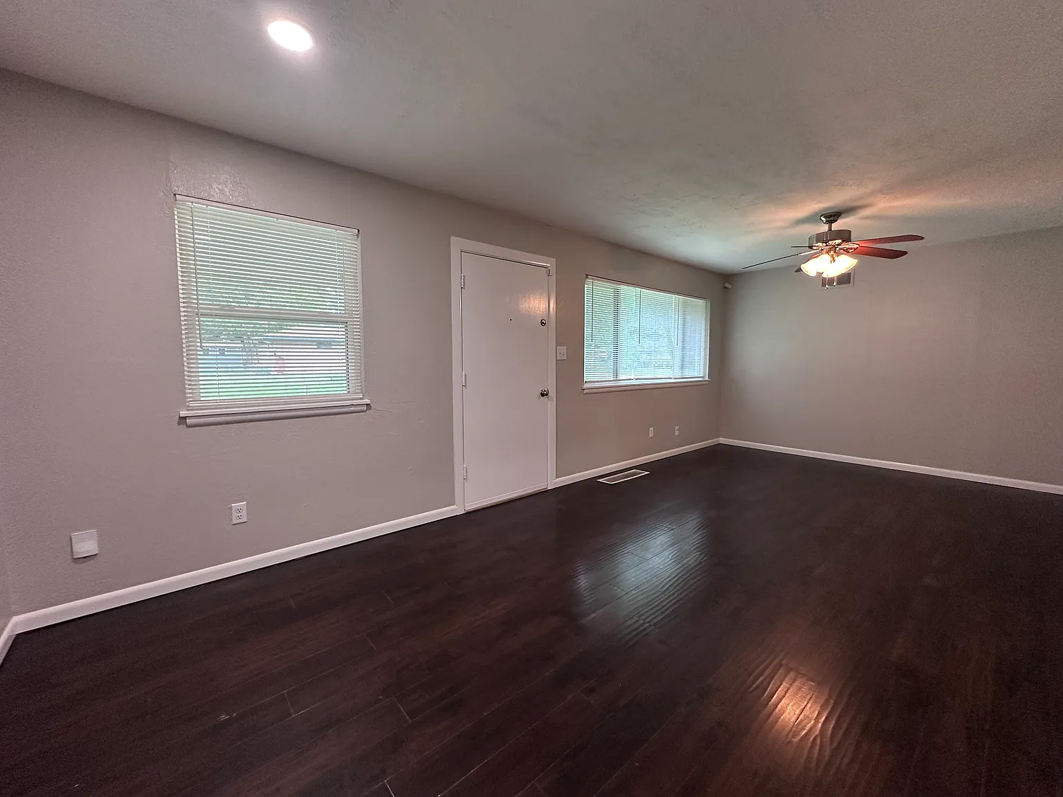 3 bed, 1266 sqft, $1,350 — Photo 2