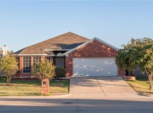 120 Valley View Dr, Waxahachie, TX 75167