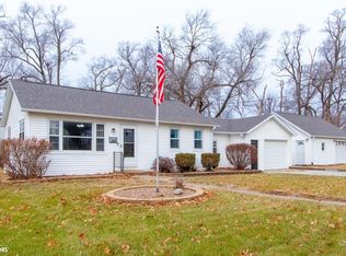 203 N 16th St, Chariton, IA 50049