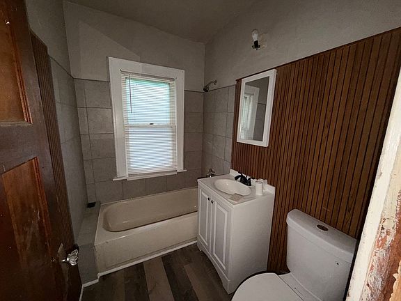 4th image of 4120-22 W Burleigh St #4122