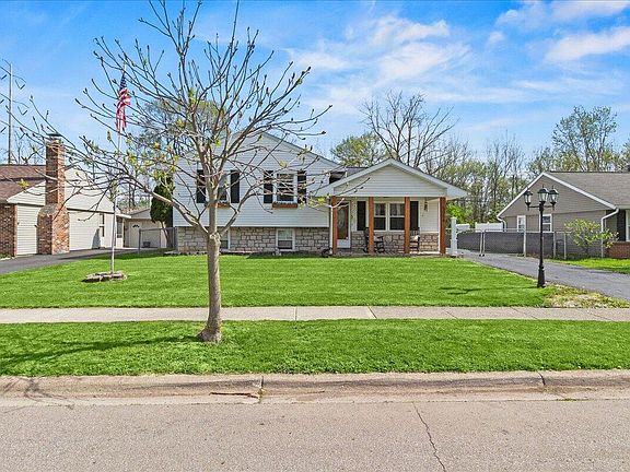 2nd image of 5054 Drivemere Rd
