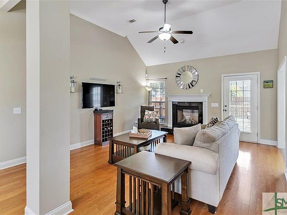 5th image of 300 Brighton Woods Dr