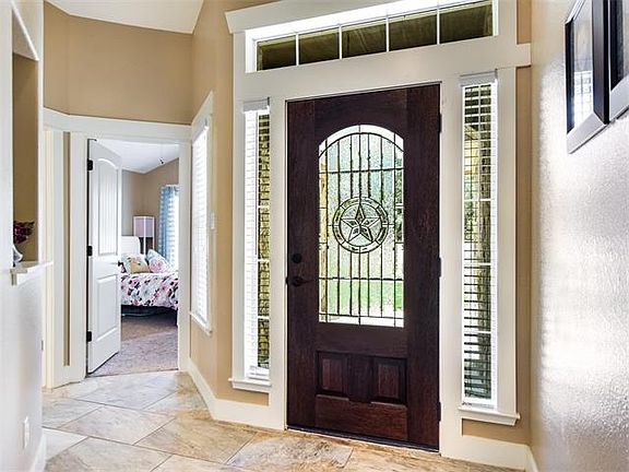 3rd image of 16 Honeysuckle Ln