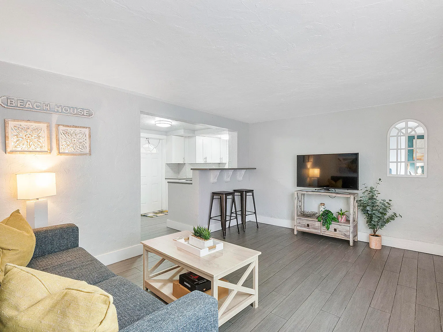 1 bed, 1.0 bath, 850 sqft, $2,000 — Photo 2