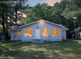 228 Oakdale Dr, Prudenville, MI 48651