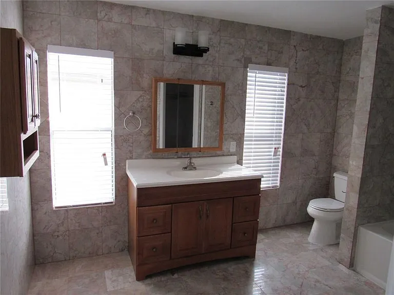 2107 Deer Creek Trl — Photo 14
