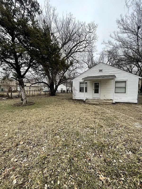 3 bed, 1.0 bath, 672 sqft, $995 — Photo 4