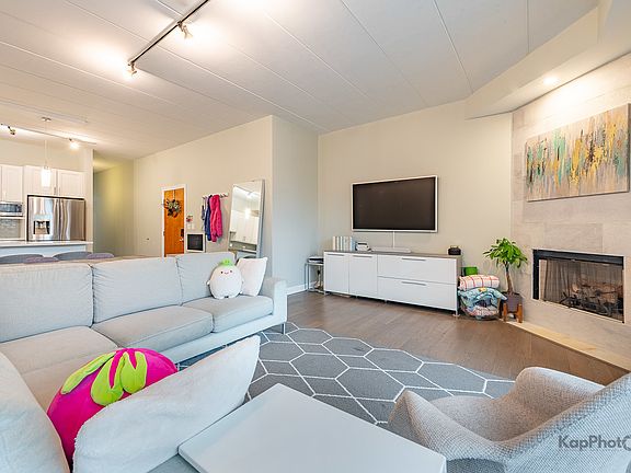 3rd image of 1332 W Madison St APT 2W