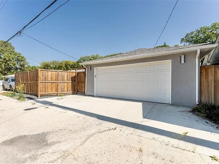 639 Brock St #639 — Photo 30