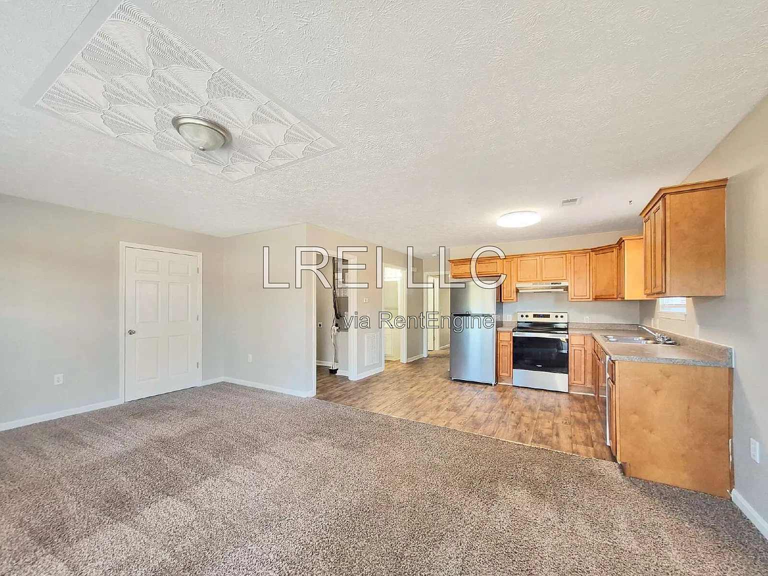 2 bed, 2.0 bath, 900 sqft, $975 — Photo 2