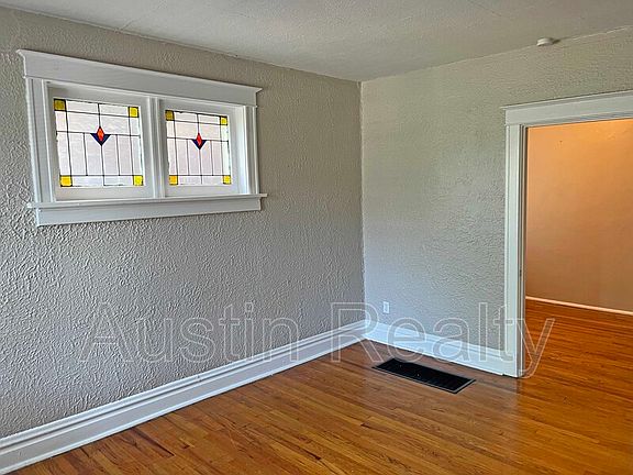 3rd image of 5016 Lindenwood Ave Floor 1