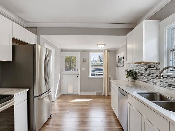 3rd image of 4051 Fawcett Ave