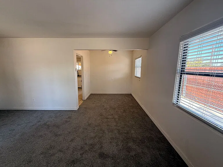 1835 Palomas Dr NE — Photo 4