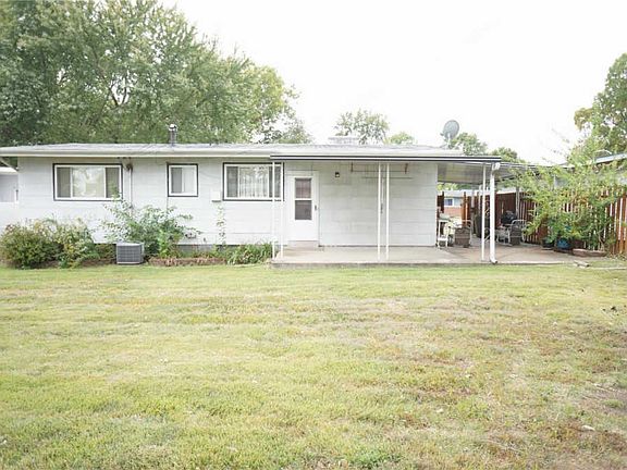 4th image of 825 Gonzaga Ln