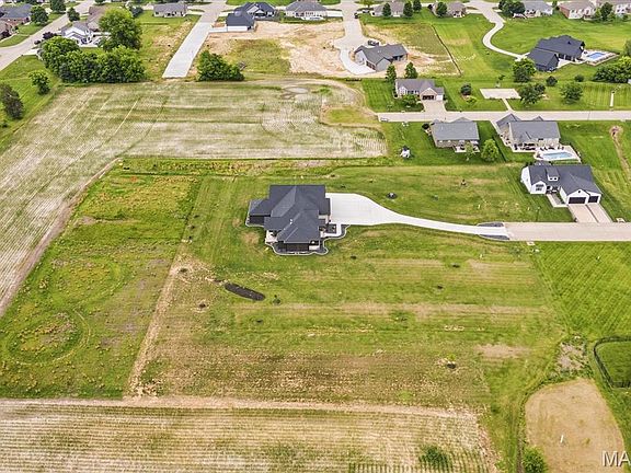 4th image of 895 Bach Dr