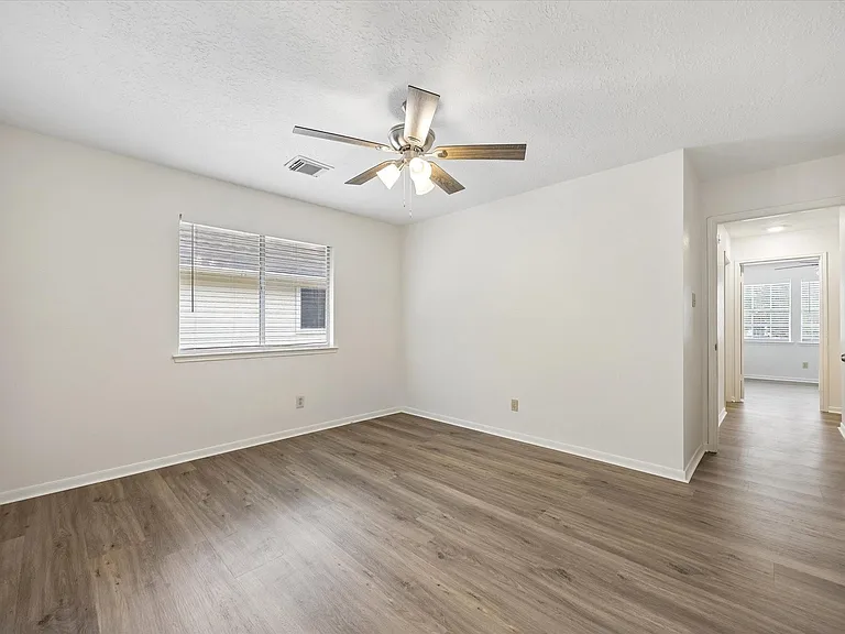 4627 Plymouth Way — Photo 17