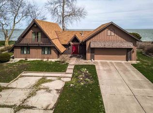 12230 Lakeshore Dr, La Salle, MI 48145