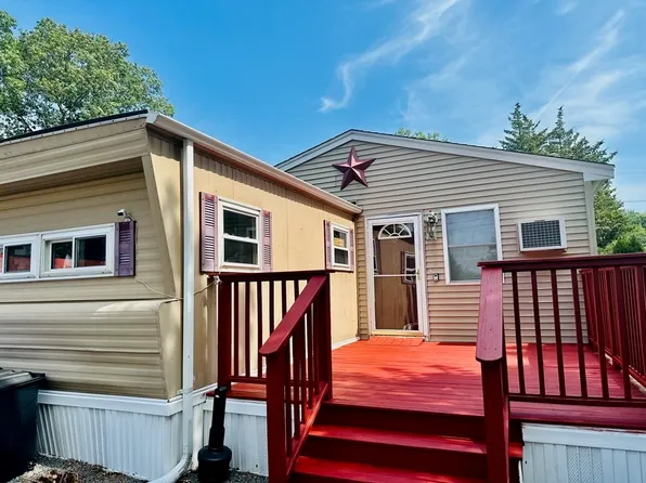 227 Lothrop St, Taunton, MA 02780