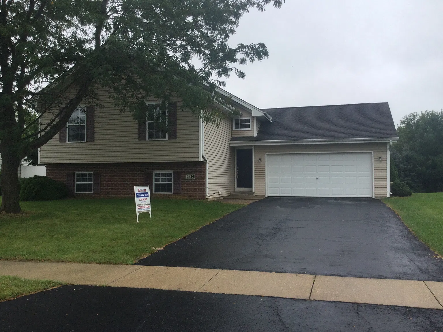 3 bed, 1.0 bath, 1060 sqft, $2,035 — Photo 1