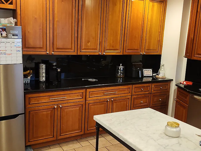 733 Carpenter St — Photo 4