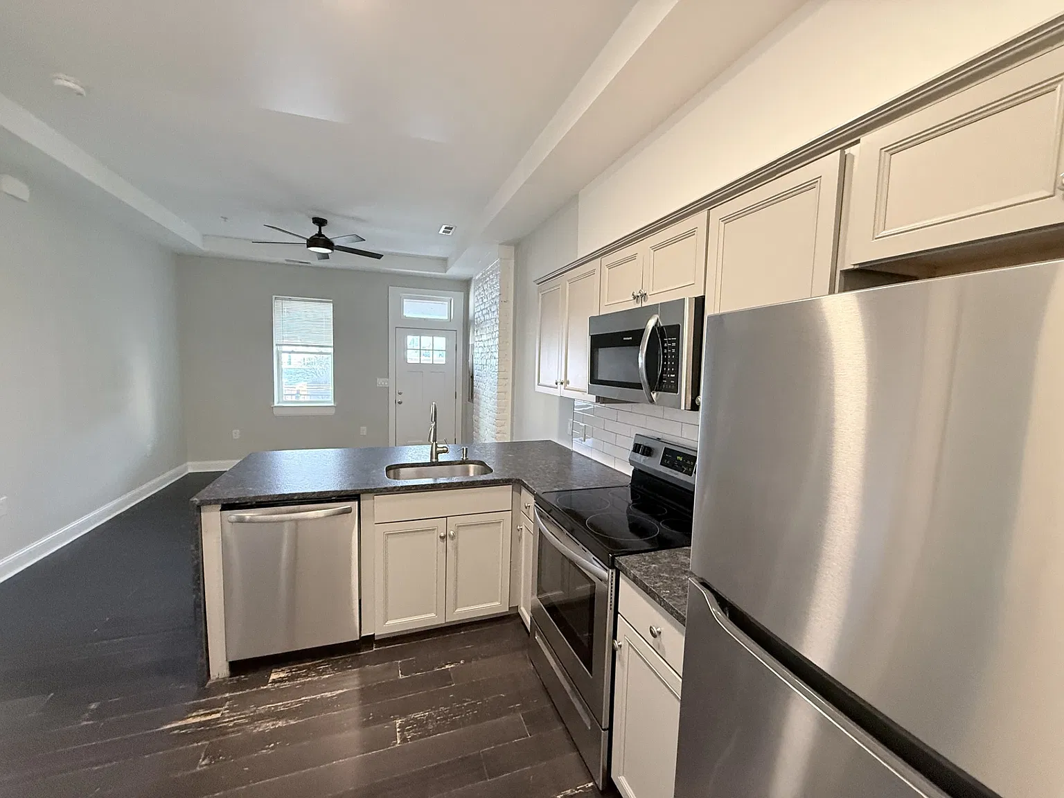 2 bed, $1,575 — Photo 2