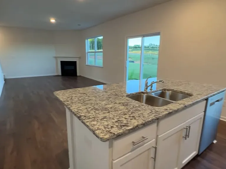 405 Arkwright Ln — Photo 7