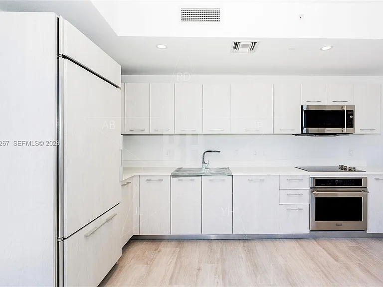 45 SW 9th St #3806 — Photo 2