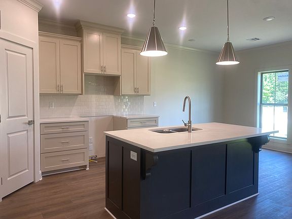 5th image of 707 Joseph Ln