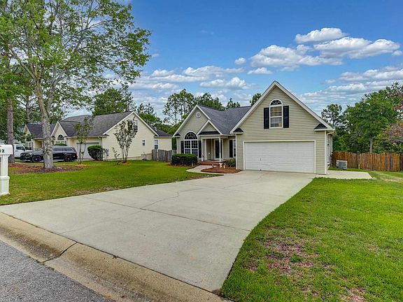 3rd image of 412 Knotts Ct