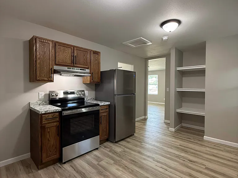 305 N Park Ave — Photo 3