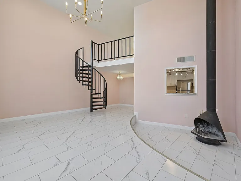 385 W Pierson St #F7 — Photo 1