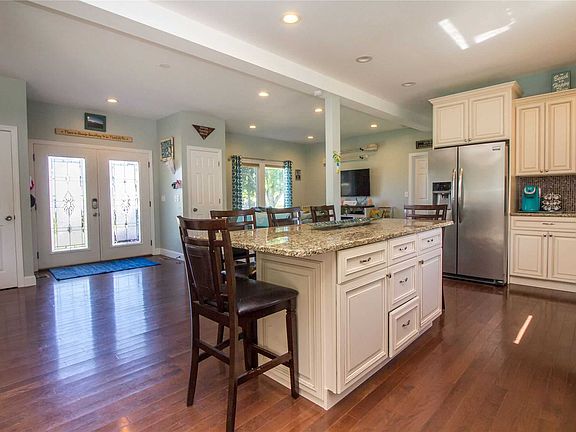 5th image of 61 Grandview Dr