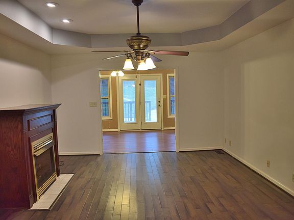 4th image of 628 Eastwood Ct