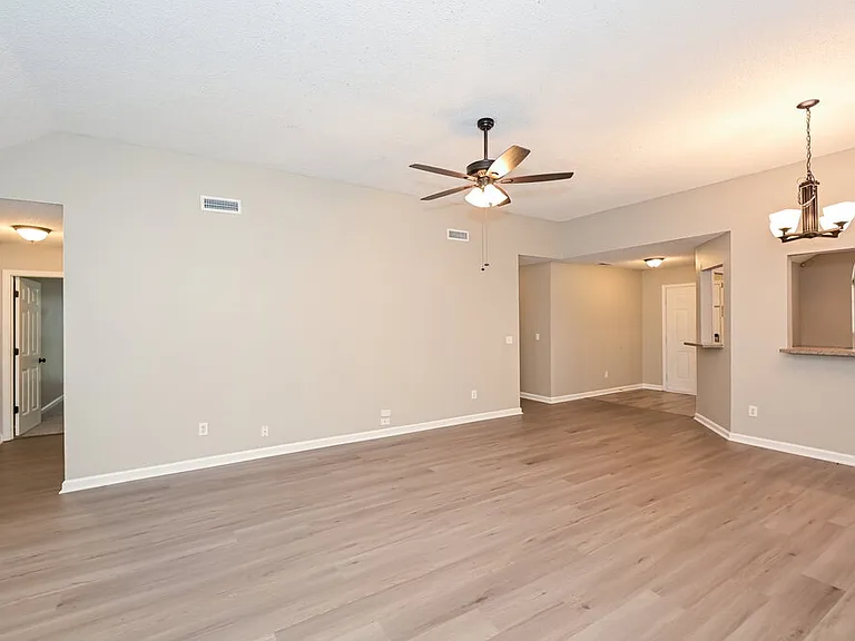 2204 Joann Dr — Photo 5