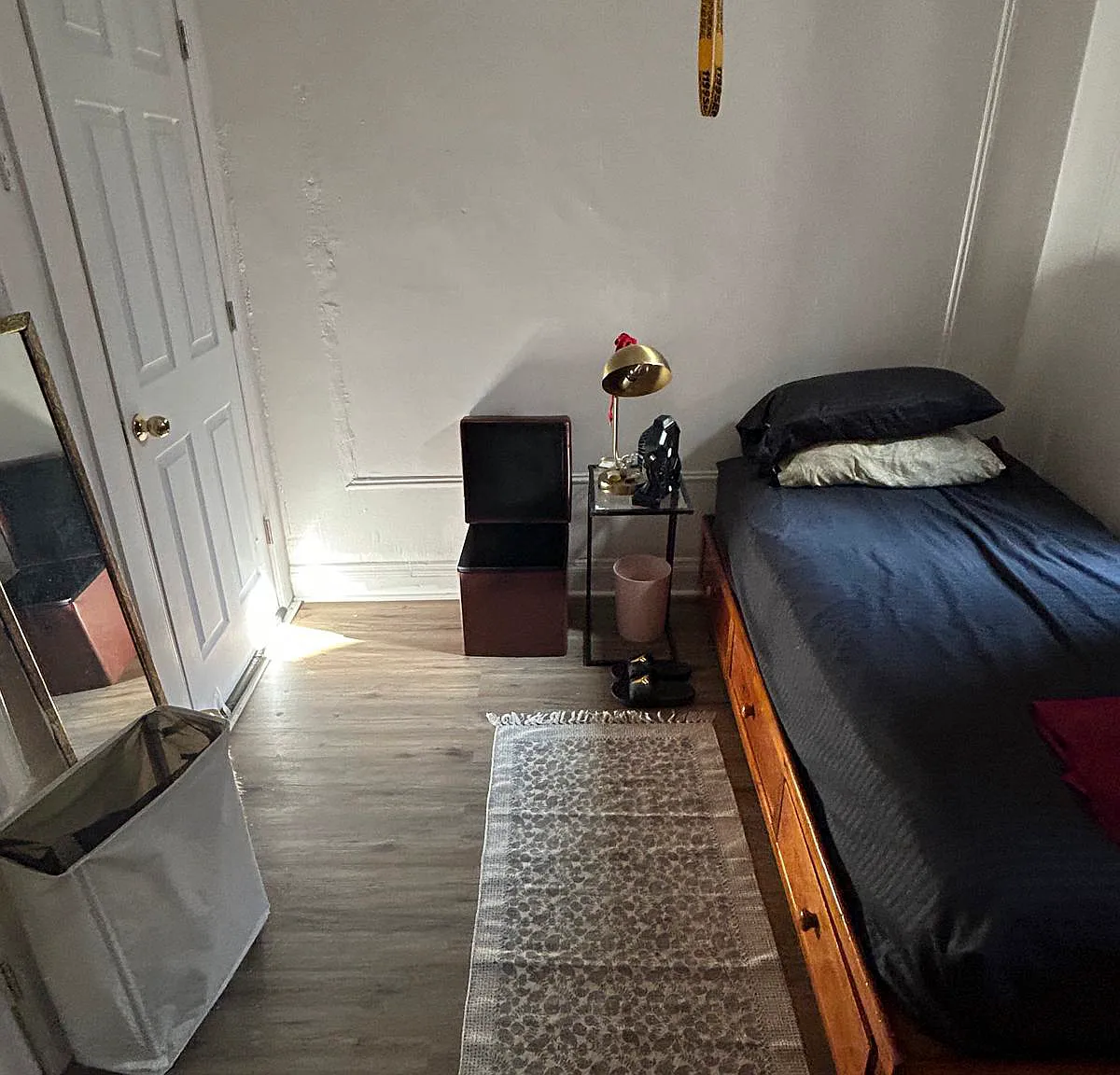 3 bed, $900 — Photo 1