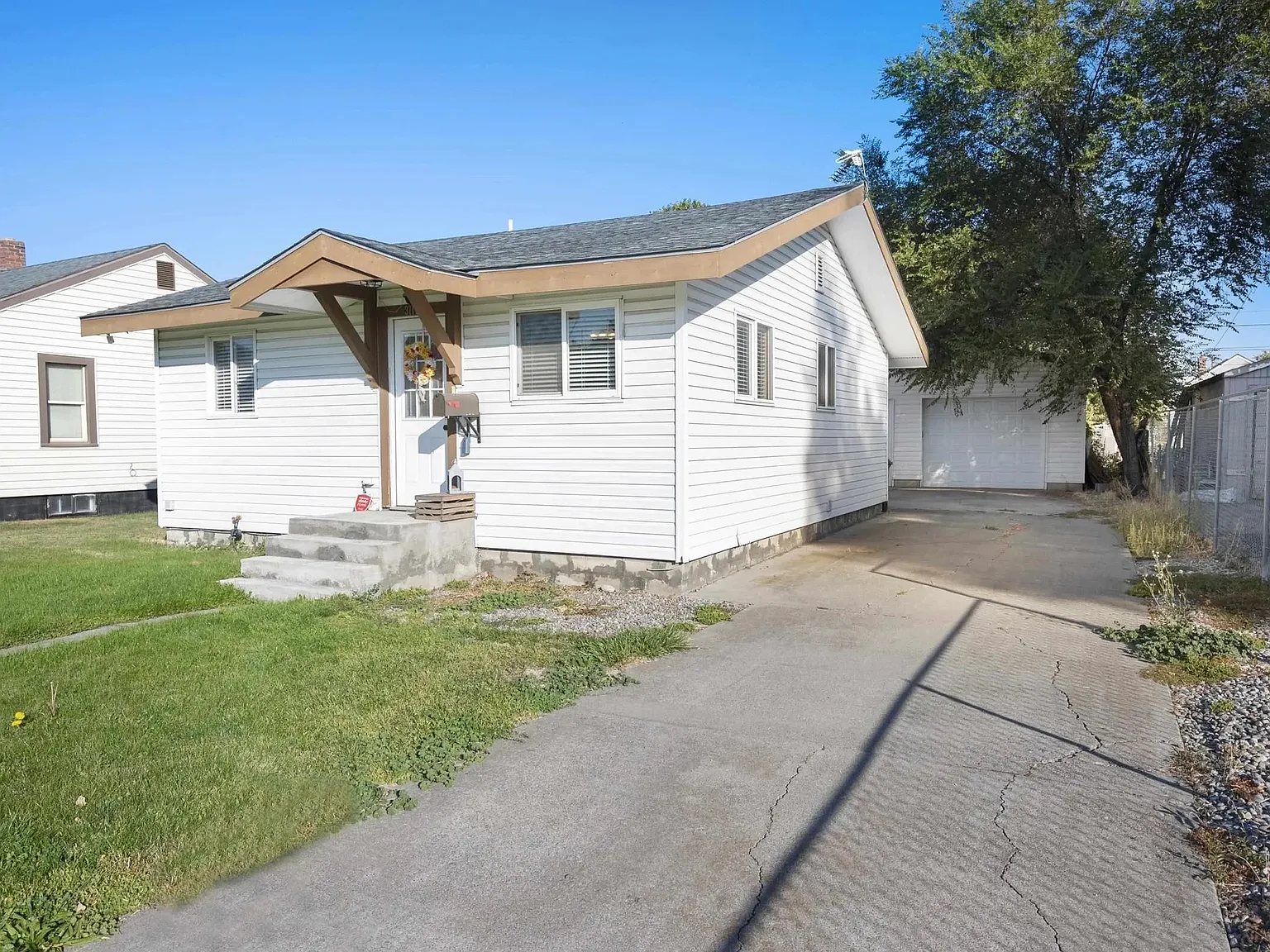 3717 E Pacific Ave — Photo 2